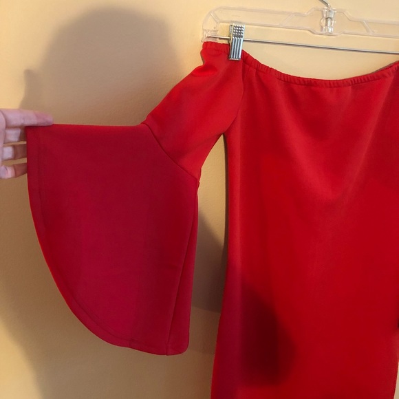 🎉Host Pick🎉🎀NEW🎀 Red Off The Shoulder Dress - Picture 5 of 8